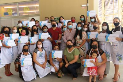 notícia: Alunas recebem certificação do curso de Costura Industrial da UsiPaz Icuí-Guajará, em Ananindeua